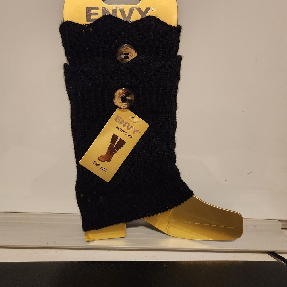 Women's NWT ENVY olive green boot cuff one size.